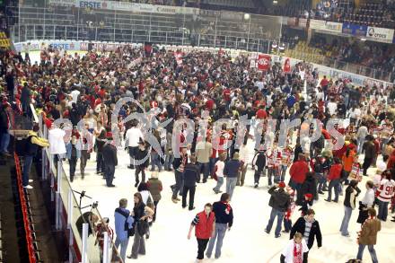 EBEL. Eishockey Bundesliga. KAC gegen EC Salzburg. Jubel Meister KAC. Klagenfurt, am 5.4.2009.
Foto: Kuess 

---
pressefotos, pressefotografie, kuess, qs, qspictures, sport, bild, bilder, bilddatenbank