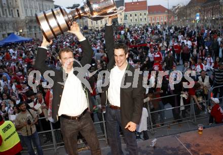 EBEL. Eishockey Bundesliga. KAC Meisterfeier. Mike Craig, Warren Norris. Klagenfurt, am 7.4.2009.
Foto: Kuess 

---
pressefotos, pressefotografie, kuess, qs, qspictures, sport, bild, bilder, bilddatenbank