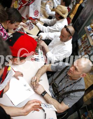 EBEL. Eishockey Bundesliga. KAC Meisterfeier. Autogrammstunde. Klagenfurt, am 7.4.2009.
Foto: Kuess 

---
pressefotos, pressefotografie, kuess, qs, qspictures, sport, bild, bilder, bilddatenbank