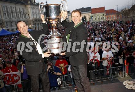 EBEL. Eishockey Bundesliga. KAC Meisterfeier. Andrew Schneider, Mike Craig Klagenfurt, am 7.4.2009.
Foto: Kuess 

---
pressefotos, pressefotografie, kuess, qs, qspictures, sport, bild, bilder, bilddatenbank