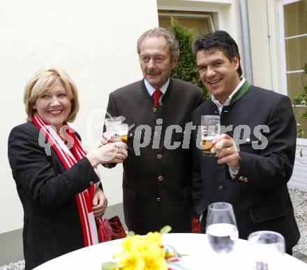 EBEL. Eishockey Bundesliga. KAC Meisterfeier. Maria Luise Mathiaschitz, Karl Nedwed, Manny Viveiros. Klagenfurt, am 7.4.2009.
Foto: Kuess 

---
pressefotos, pressefotografie, kuess, qs, qspictures, sport, bild, bilder, bilddatenbank