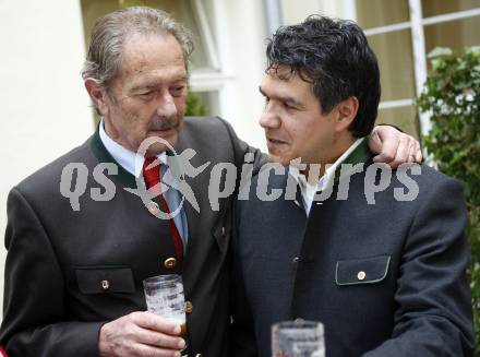 EBEL. Eishockey Bundesliga. KAC Meisterfeier. Karl Nedwed,Manny Viveiros. Klagenfurt, am 7.4.2009.
Foto: Kuess 

---
pressefotos, pressefotografie, kuess, qs, qspictures, sport, bild, bilder, bilddatenbank