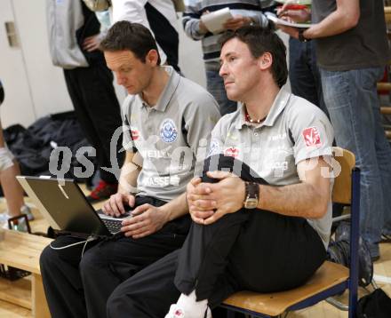 Volleyball. ATSC Wildcats gegen SVS Post. Co-Trainer Luca Tarantini, Trainer Helmut Voggenberger (Wildcats). Klagenfurt, 9.4.2009.
Foto: Kuess 

---
pressefotos, pressefotografie, kuess, qs, qspictures, sport, bild, bilder, bilddatenbank