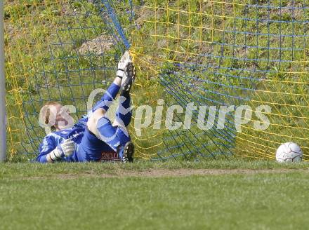 Fussball. Kaerntner Liga. SK Austria Kelag Kärnten 1b gegen SVG Bleiburg. Königshofer Lukas (Austria). Klagenfurt, am 11.4. 2009.
Foto: Kuess

---
pressefotos, pressefotografie, kuess, qs, qspictures, sport, bild, bilder, bilddatenbank