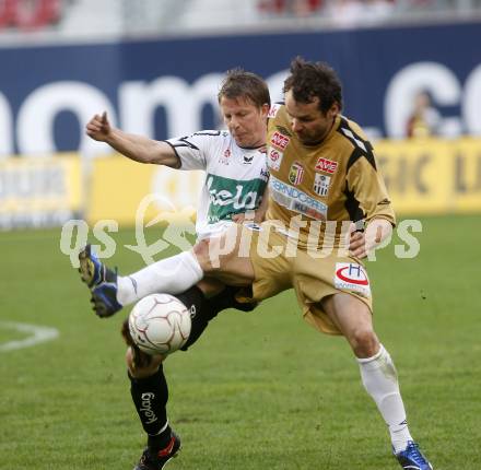 Fussball. Tipp3-Bundesliga. SK Austria Kelag Kaernten gegen LASK Linz. Thomas Riedl, (Austria Kaernten),  Roman Wallner (Linz). Klagenfurt, 11.4.2009. 
Foto: Kuess

---
pressefotos, pressefotografie, kuess, qs, qspictures, sport, bild, bilder, bilddatenbank