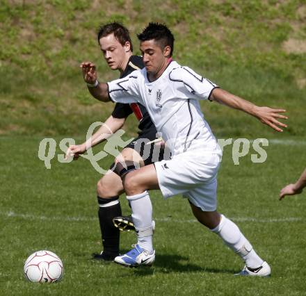 Fussball. Kaerntner Liga. SK Austria Kelag Kärnten 1b gegen SVG Bleiburg. Erkara Ertuerk (Austria), Schlatte Patrick (Bleiburg). Klagenfurt, am 11.4. 2009.
Foto: Kuess

---
pressefotos, pressefotografie, kuess, qs, qspictures, sport, bild, bilder, bilddatenbank