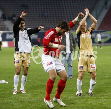 Fussball. Tipp3-Bundesliga. SK Austria Kelag Kaernten gegen LASK Linz. Jubel Ivica Vastic, Michael Zaglmair, Klein Florian (Linz). Klagenfurt, 11.4.2009. 
Foto: Kuess

---
pressefotos, pressefotografie, kuess, qs, qspictures, sport, bild, bilder, bilddatenbank