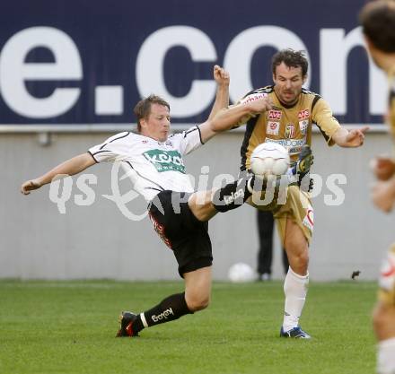 Fussball. Tipp3-Bundesliga. SK Austria Kelag Kaernten gegen LASK Linz. Thomas Riedl, (Austria Kaernten), Roman Wallner (Linz). Klagenfurt, 11.4.2009. 
Foto: Kuess

---
pressefotos, pressefotografie, kuess, qs, qspictures, sport, bild, bilder, bilddatenbank