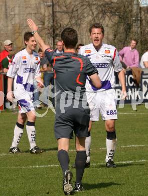 Fussball. Regionalliga Mitte. SAK gegen GAK. Neidhardt Claus (SAK), Schiedsrichter Feichtinger Andreas. Klagenfurt, am 11.4. 2009.
Foto: Kuess

---
pressefotos, pressefotografie, kuess, qs, qspictures, sport, bild, bilder, bilddatenbank