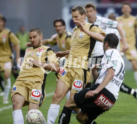 Fussball. Tipp3-Bundesliga. SK Austria Kelag Kaernten gegen LASK Linz. Christian Prawda, (Austria Kaernten), Gerald Gansterer, Florian Klein (Linz). Klagenfurt, 11.4.2009. 
Foto: Kuess

---
pressefotos, pressefotografie, kuess, qs, qspictures, sport, bild, bilder, bilddatenbank