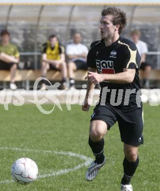 Fussball. Kaerntner Liga. SK Austria Kelag Kaernten 1b gegen SVG Bleiburg. Toni Smrtnik (Bleiburg). Klagenfurt, am 11.4. 2009.
Foto: Kuess

---
pressefotos, pressefotografie, kuess, qs, qspictures, sport, bild, bilder, bilddatenbank