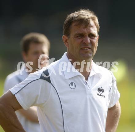 Fussball. Kaerntner Liga. SK Austria Kelag Kaernten 1b gegen SVG Bleiburg. Trainer Josef Hasitzka (Bleiburg). Klagenfurt, am 11.4. 2009.
Foto: Kuess

---
pressefotos, pressefotografie, kuess, qs, qspictures, sport, bild, bilder, bilddatenbank