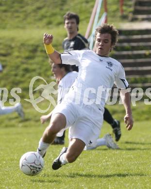 Fussball. Kaerntner Liga. SK Austria Kelag Kaernten 1b gegen SVG Bleiburg. Christian Ritzmaier  (Austria). Klagenfurt, am 11.4. 2009.
Foto: Kuess

---
pressefotos, pressefotografie, kuess, qs, qspictures, sport, bild, bilder, bilddatenbank