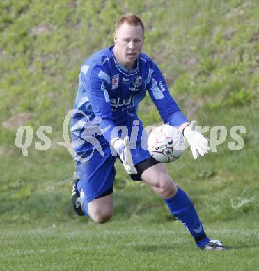 Fussball. Kaerntner Liga. SK Austria Kelag Kaernten 1b gegen SVG Bleiburg. Lukas Koenigshofer  (Austria). Klagenfurt, am 11.4. 2009.
Foto: Kuess

---
pressefotos, pressefotografie, kuess, qs, qspictures, sport, bild, bilder, bilddatenbank