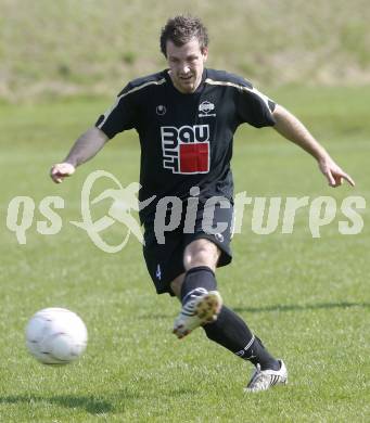 Fussball. Kaerntner Liga. SK Austria Kelag Kaernten 1b gegen SVG Bleiburg. Toni Smrtnik (Bleiburg). Klagenfurt, am 11.4. 2009.
Foto: Kuess

---
pressefotos, pressefotografie, kuess, qs, qspictures, sport, bild, bilder, bilddatenbank