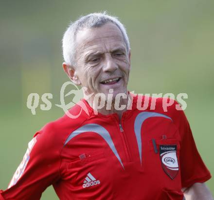 Fussball. Kaerntner Liga. SK Austria Kelag Kaernten 1b gegen SVG Bleiburg. Schiedsrichter Karl Stark. Klagenfurt, am 11.4. 2009.
Foto: Kuess

---
pressefotos, pressefotografie, kuess, qs, qspictures, sport, bild, bilder, bilddatenbank