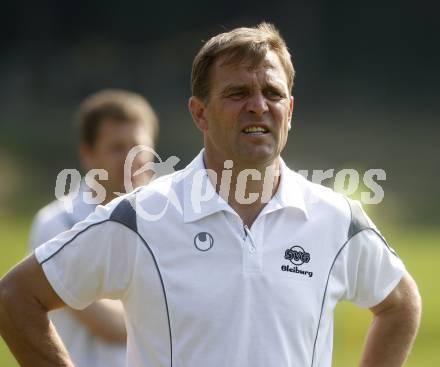 Fussball. Kaerntner Liga. SK Austria Kelag Kaernten 1b gegen SVG Bleiburg. Trainer Josef Hasitzka (Bleiburg). Klagenfurt, am 11.4. 2009.
Foto: Kuess

---
pressefotos, pressefotografie, kuess, qs, qspictures, sport, bild, bilder, bilddatenbank