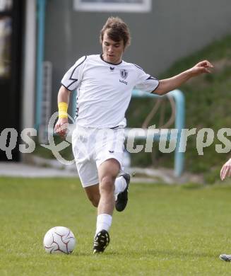 Fussball. Kaerntner Liga. SK Austria Kelag Kaernten 1b gegen SVG Bleiburg. Christian Ritzmaier  (Austria). Klagenfurt, am 11.4. 2009.
Foto: Kuess

---
pressefotos, pressefotografie, kuess, qs, qspictures, sport, bild, bilder, bilddatenbank