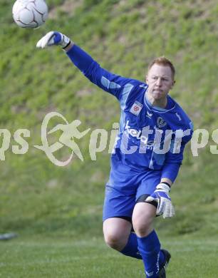 Fussball. Kaerntner Liga. SK Austria Kelag Kaernten 1b gegen SVG Bleiburg. Lukas Koenigshofer  (Austria). Klagenfurt, am 11.4. 2009.
Foto: Kuess

---
pressefotos, pressefotografie, kuess, qs, qspictures, sport, bild, bilder, bilddatenbank