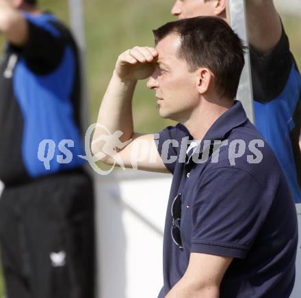 Fussball. Kaerntner Liga. SK Austria Kelag Kaernten 1b gegen SVG Bleiburg. Trainer Rudolf Perz  (Austria). Klagenfurt, am 11.4. 2009.
Foto: Kuess

---
pressefotos, pressefotografie, kuess, qs, qspictures, sport, bild, bilder, bilddatenbank