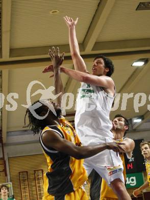 Basketball Bundesliga. Woerthersee Piraten gegen UBSC Graz. Erik Rhinehart  (Piraten).  Klagenfurt, 19.4.2009
Foto: Kuess

---
pressefotos, pressefotografie, kuess, qs, qspictures, sport, bild, bilder, bilddatenbank