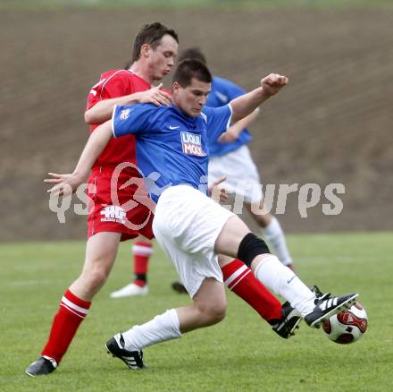 Fussball. Unterliga Ost. Koettmannsdorf gegen Ludmannsdorf. Krall Mario (Koettmannsdorf), Weber Roman (Ludmannsdorf). Koettmannsdorf, 19.4.2009. 
Foto: Kuess

---
pressefotos, pressefotografie, kuess, qs, qspictures, sport, bild, bilder, bilddatenbank