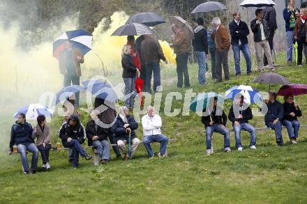 Fussball. Unterliga Ost. Koettmannsdorf gegen Ludmannsdorf. Fans. Koettmannsdorf, 19.4.2009. 
Foto: Kuess

---
pressefotos, pressefotografie, kuess, qs, qspictures, sport, bild, bilder, bilddatenbank