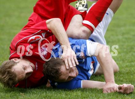 Fussball. Unterliga Ost. Koettmannsdorf gegen Ludmannsdorf. Frank Mario  (Koettmannsdorf), Glantschnig Christian (Ludmannsdorf). Koettmannsdorf, 19.4.2009. 
Foto: Kuess

---
pressefotos, pressefotografie, kuess, qs, qspictures, sport, bild, bilder, bilddatenbank