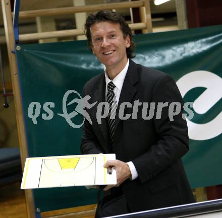 Basketball Bundesliga. Woerthersee Piraten gegen UBSC Graz. Trainer Mathias Jan Fischer (Piraten).  Klagenfurt, 19.4.2009
Foto: Kuess

---
pressefotos, pressefotografie, kuess, qs, qspictures, sport, bild, bilder, bilddatenbank