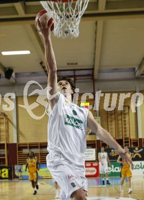 Basketball Bundesliga. Woerthersee Piraten gegen UBSC Graz. Selmir Husanovic  (Piraten).  Klagenfurt, 19.4.2009
Foto: Kuess

---
pressefotos, pressefotografie, kuess, qs, qspictures, sport, bild, bilder, bilddatenbank