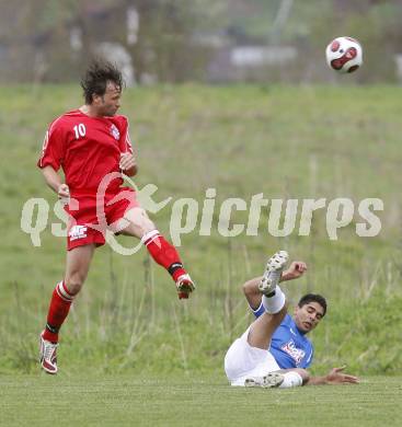 Fussball. Unterliga Ost. Koettmannsdorf gegen Ludmannsdorf. Mohsenzada Mohamad Sulaiman (Köttmannsdorf), Quantschnig Albert  (Ludmannsdorf). Koettmannsdorf, 19.4.2009. 
Foto: Kuess

---
pressefotos, pressefotografie, kuess, qs, qspictures, sport, bild, bilder, bilddatenbank