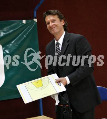 Basketball Bundesliga. Woerthersee Piraten gegen UBSC Graz. Trainer Mathias Jan Fischer (Piraten).  Klagenfurt, 19.4.2009
Foto: Kuess

---
pressefotos, pressefotografie, kuess, qs, qspictures, sport, bild, bilder, bilddatenbank