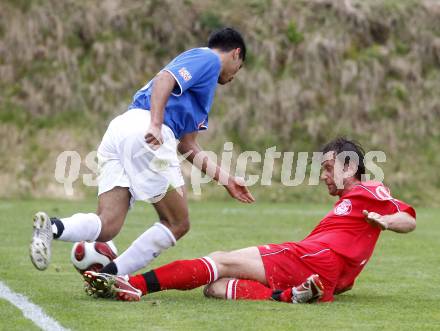 Fussball. Unterliga Ost. Koettmannsdorf gegen Ludmannsdorf. Mohsenzada Mohamad Sulaiman (Koettmannsdorf), Quantschnig Albert  (Ludmannsdorf). Koettmannsdorf, 19.4.2009. 
Foto: Kuess

---
pressefotos, pressefotografie, kuess, qs, qspictures, sport, bild, bilder, bilddatenbank