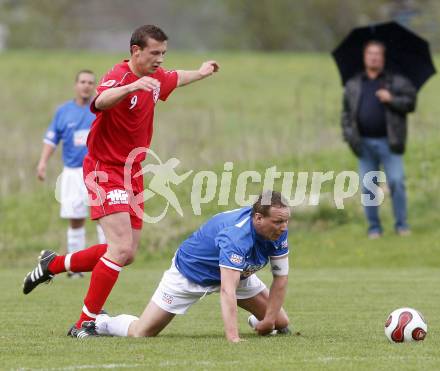 Fussball. Unterliga Ost. Koettmannsdorf gegen Ludmannsdorf. Frank Mario  (Koettmannsdorf), Horvat Metod (Ludmannsdorf). Koettmannsdorf, 19.4.2009. 
Foto: Kuess

---
pressefotos, pressefotografie, kuess, qs, qspictures, sport, bild, bilder, bilddatenbank