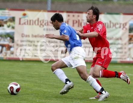 Fussball. Unterliga Ost. Koettmannsdorf gegen Ludmannsdorf. Mohsenzada Mohamad Sulaiman (Koettmannsdorf), Quantschnig Albert (Ludmannsdorf). Koettmannsdorf, 19.4.2009. 
Foto: Kuess

---
pressefotos, pressefotografie, kuess, qs, qspictures, sport, bild, bilder, bilddatenbank