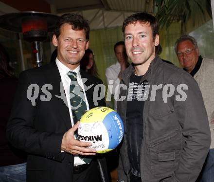 Volleyball Bundesliga. Saisonabschlussfeier ATSC Wildcats. Buergermeister Christian Scheider, Trainer Helmut Voggenberger. Klagenfurt, am 23.4.2009.
Foto: Kuess 
---
pressefotos, pressefotografie, kuess, qs, qspictures, sport, bild, bilder, bilddatenbank