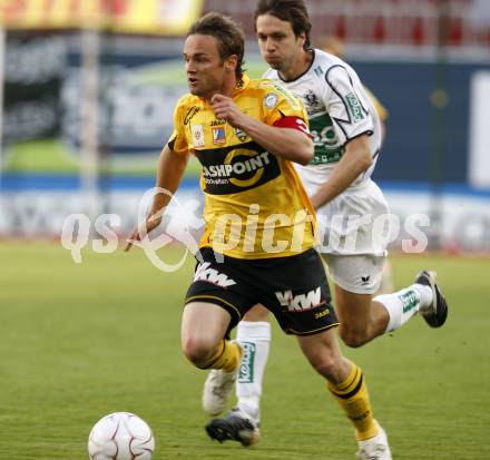 Fussball. Tipp3-Bundesliga. SK Austria Kelag Kaernten gegen SCR Altach. Wolfgang Bubenik, (Austria Kaernten), Kai Walter Schoppitsch (Altach). Klagenfurt, 25.4.2009. 
Foto: Kuess

---
pressefotos, pressefotografie, kuess, qs, qspictures, sport, bild, bilder, bilddatenbank