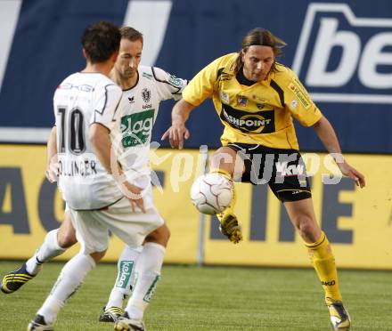 Fussball. Tipp3-Bundesliga. SK Austria Kelag Kaernten gegen SCR Altach. Matthias Dollinger, Manuel Ortlechner, (Austria Kaernten), Srdjan Radonjic (Altach). Klagenfurt, 25.4.2009. 
Foto: Kuess

---
pressefotos, pressefotografie, kuess, qs, qspictures, sport, bild, bilder, bilddatenbank