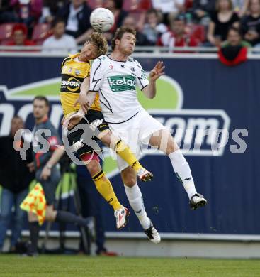 Fussball. Tipp3-Bundesliga. SK Austria Kelag Kaernten gegen SCR Altach. Schumacher, (Austria Kaernten), Alexander Guem (Altach). Klagenfurt, 25.4.2009. 
Foto: Kuess

---
pressefotos, pressefotografie, kuess, qs, qspictures, sport, bild, bilder, bilddatenbank