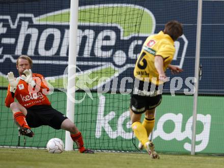 Fussball. Tipp3-Bundesliga. SK Austria Kelag Kaernten gegen SCR Altach. Andreas Schranz, (Austria Kaernten), Peter Vorisek (Altach). Klagenfurt, 25.4.2009. 
Foto: Kuess

---
pressefotos, pressefotografie, kuess, qs, qspictures, sport, bild, bilder, bilddatenbank