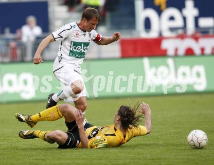 Fussball. Tipp3-Bundesliga. SK Austria Kelag Kaernten gegen SCR Altach. Thomas Riedl, (Austria Kaernten), Srdjan Radonjic (Altach). Klagenfurt, 25.4.2009. 
Foto: Kuess

---
pressefotos, pressefotografie, kuess, qs, qspictures, sport, bild, bilder, bilddatenbank