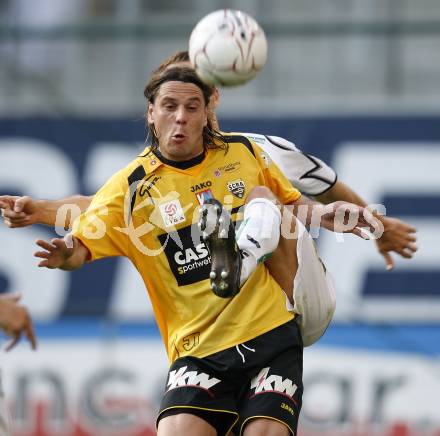 Fussball. Tipp3-Bundesliga. SK Austria Kelag Kaernten gegen SCR Altach. Manuel Ortlechner, (Austria Kaernten), Srdjan Radonjic (Altach). Klagenfurt, 25.4.2009. 
Foto: Kuess

---
pressefotos, pressefotografie, kuess, qs, qspictures, sport, bild, bilder, bilddatenbank