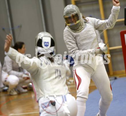 Fechten. Saebel Weltcup. Mariangela Postiglione (ITA), Laura Friedl (AUT). Klagenfurt, am 2.5.2009.
Foto: Kuess
---
pressefotos, pressefotografie, kuess, qs, qspictures, sport, bild, bilder, bilddatenbank