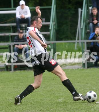Fussball 1. Klasse B. SV Falle Maria Gail gegen ESV Admira Villach. Michael Fellner (Admira Villach). Maria Gail, am 3.5.2009.
Foto: Kuess
---
pressefotos, pressefotografie, kuess, qs, qspictures, sport, bild, bilder, bilddatenbank