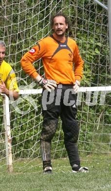 Fussball 1. Klasse B. SV Falle Maria Gail gegen ESV Admira Villach. Alfons Murrer (Admira Villach). Maria Gail, am 3.5.2009.
Foto: Kuess
---
pressefotos, pressefotografie, kuess, qs, qspictures, sport, bild, bilder, bilddatenbank