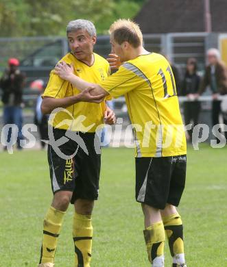 Fussball 1. Klasse B. SV Falle Maria Gail gegen ESV Admira Villach. Donato Cuscito, Philipp Christian Stotz (Maria Gail). Maria Gail, am 3.5.2009.
Foto: Kuess
---
pressefotos, pressefotografie, kuess, qs, qspictures, sport, bild, bilder, bilddatenbank