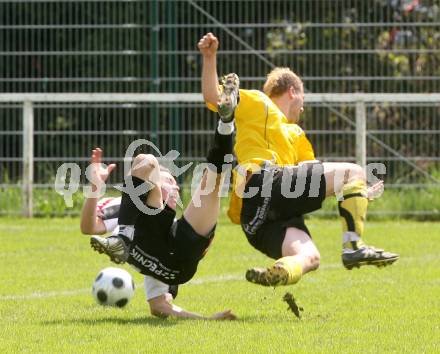 Fussball 1. Klasse B. SV Falle Maria Gail gegen ESV Admira Villach. Philipp Christian Stotz (Maria Gail), Michael Russ (Admira Villach). Maria Gail, am 3.5.2009.
Foto: Kuess
---
pressefotos, pressefotografie, kuess, qs, qspictures, sport, bild, bilder, bilddatenbank
