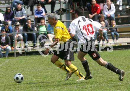Fussball 1. Klasse B. SV Falle Maria Gail gegen ESV Admira Villach. Donato Cuscito (Maria Gail), Andreas Loitsch (Admira Villach). Maria Gail, am 3.5.2009.
Foto: Kuess
---
pressefotos, pressefotografie, kuess, qs, qspictures, sport, bild, bilder, bilddatenbank