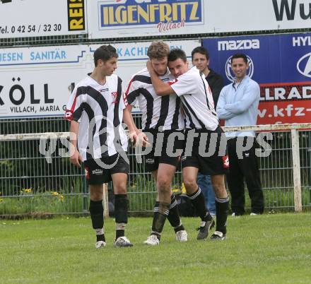 Fussball 1. Klasse B. SV Falle Maria Gail gegen ESV Admira Villach. Torjubel Mario Kleinbichler, Daniel Aichholzer, Andreas Loitsch (Admira Villach). Maria Gail, am 3.5.2009.
Foto: Kuess
---
pressefotos, pressefotografie, kuess, qs, qspictures, sport, bild, bilder, bilddatenbank