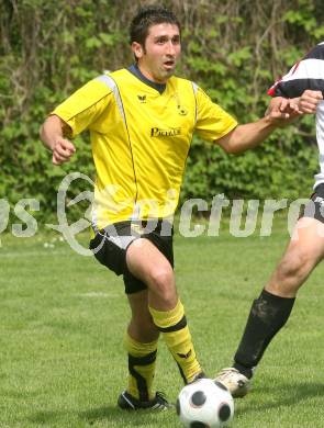 Fussball 1. Klasse B. SV Falle Maria Gail gegen ESV Admira Villach. Kujtim Mehmetaj (Maria Gail). Maria Gail, am 3.5.2009.
Foto: Kuess
---
pressefotos, pressefotografie, kuess, qs, qspictures, sport, bild, bilder, bilddatenbank